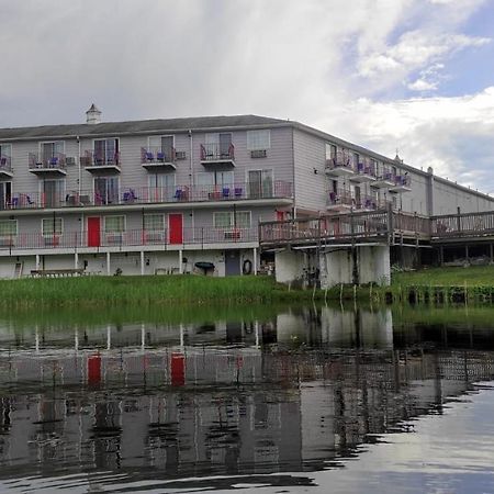 Hotel Super 8 By Wyndham Sturbridge Exterior foto