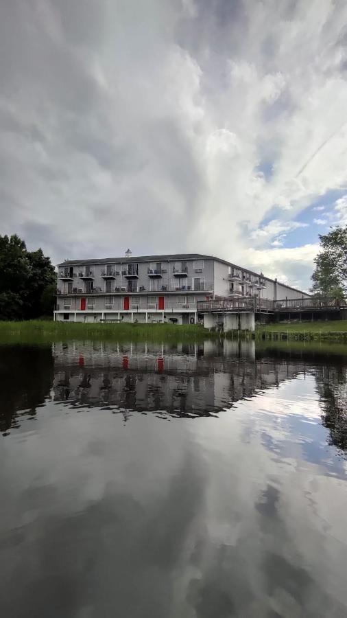 Hotel Super 8 By Wyndham Sturbridge Exterior foto