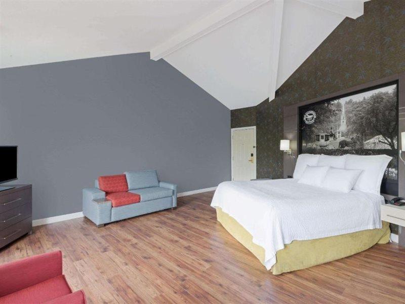 Hotel Super 8 By Wyndham Sturbridge Exterior foto