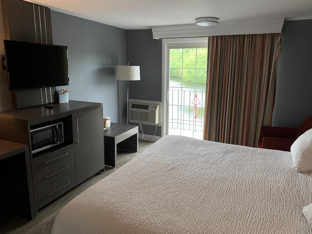 Hotel Super 8 By Wyndham Sturbridge Exterior foto