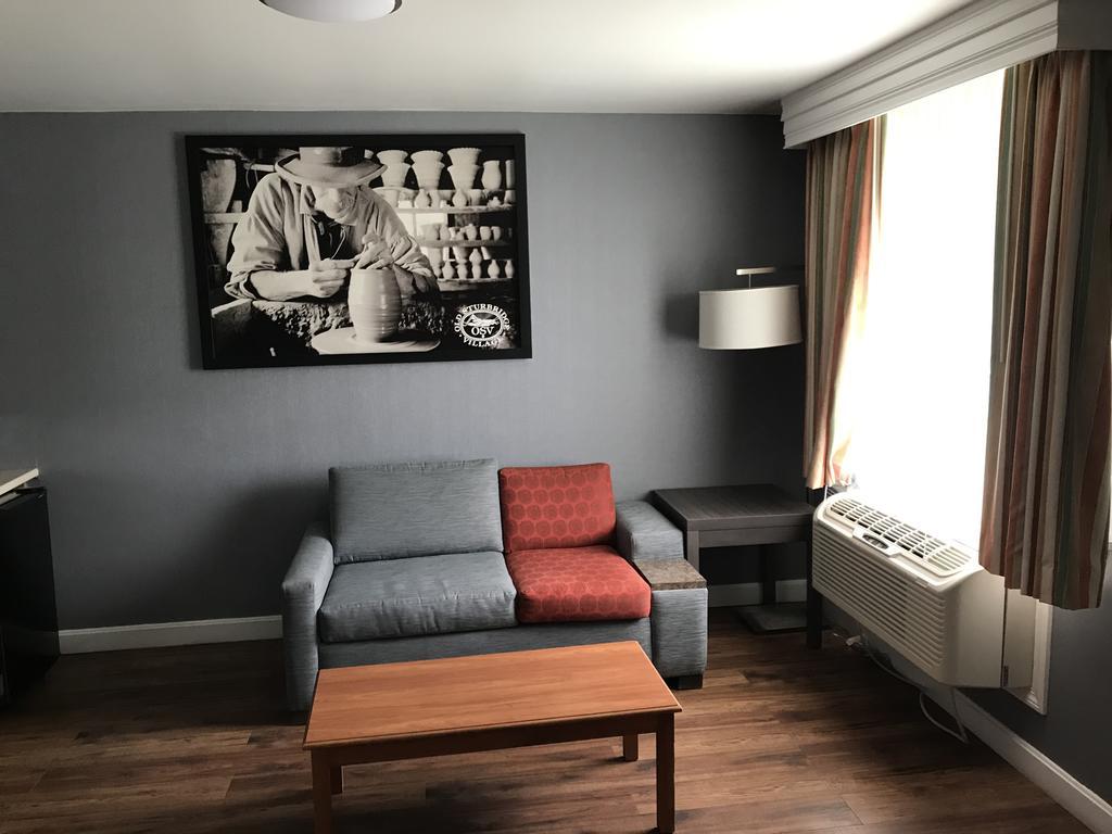 Hotel Super 8 By Wyndham Sturbridge Exterior foto