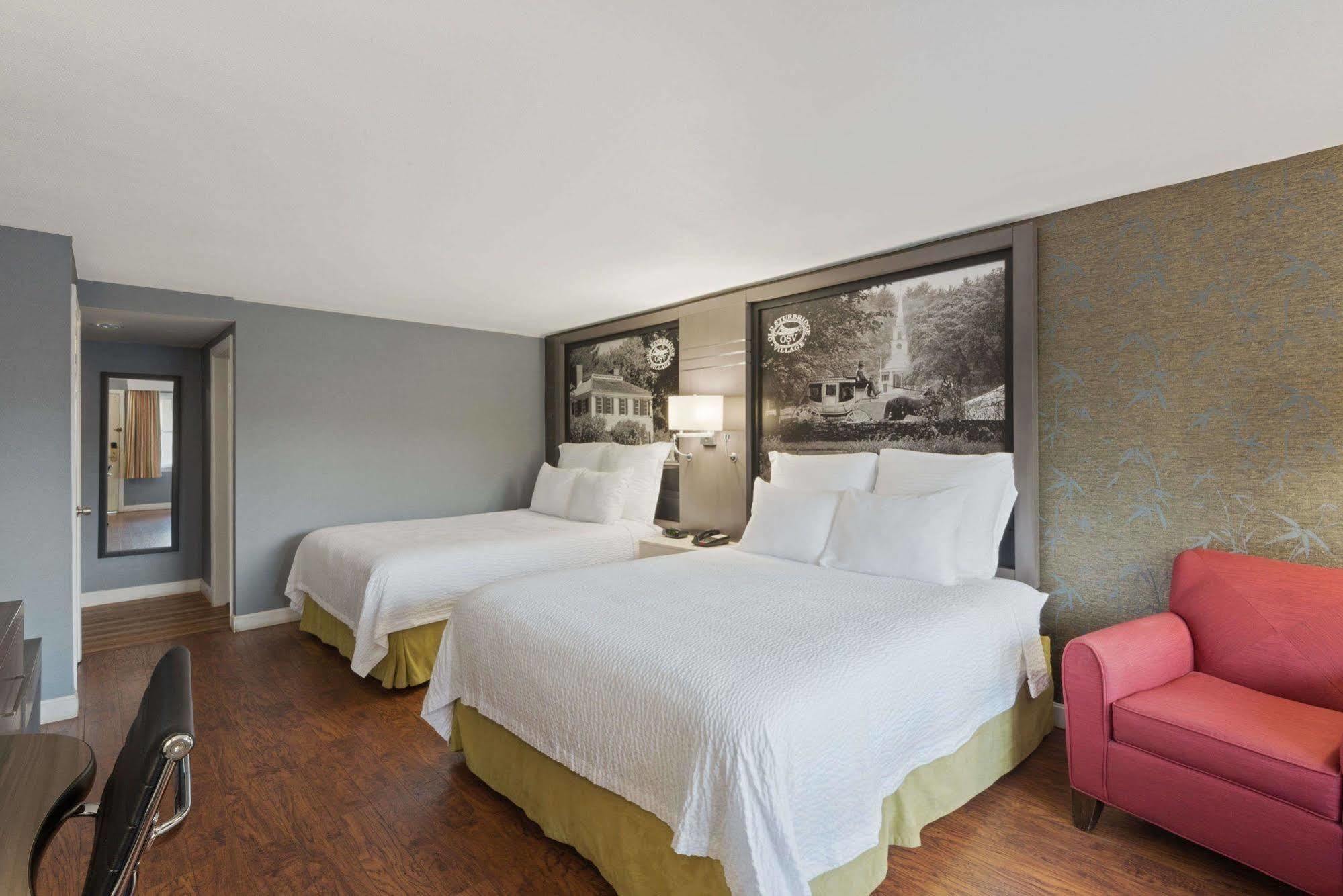 Hotel Super 8 By Wyndham Sturbridge Exterior foto