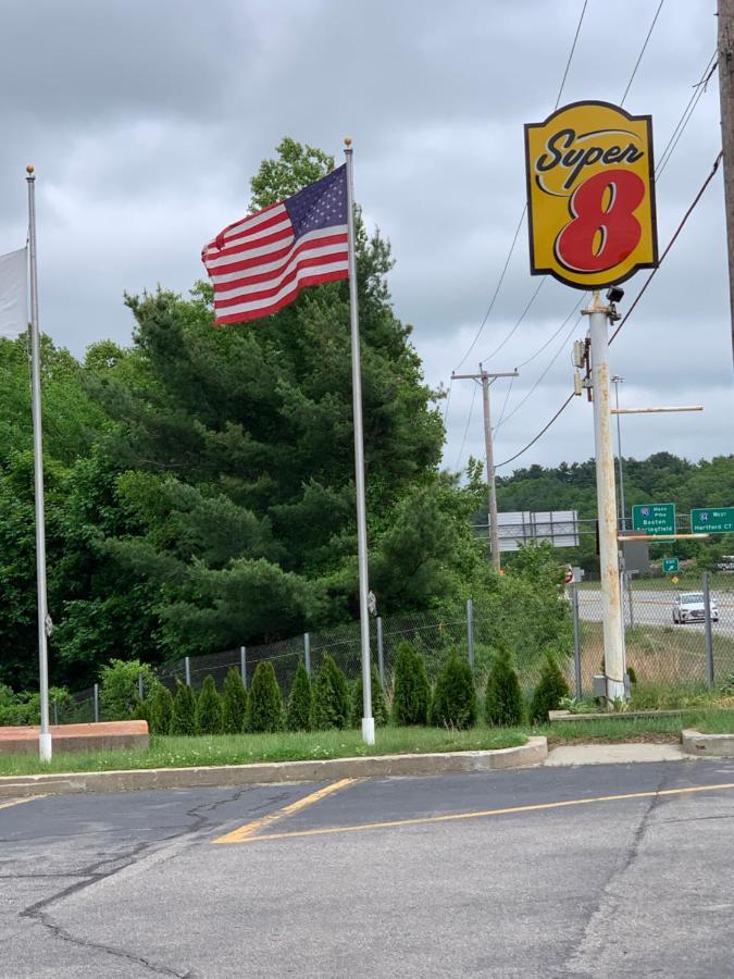 Hotel Super 8 By Wyndham Sturbridge Exterior foto
