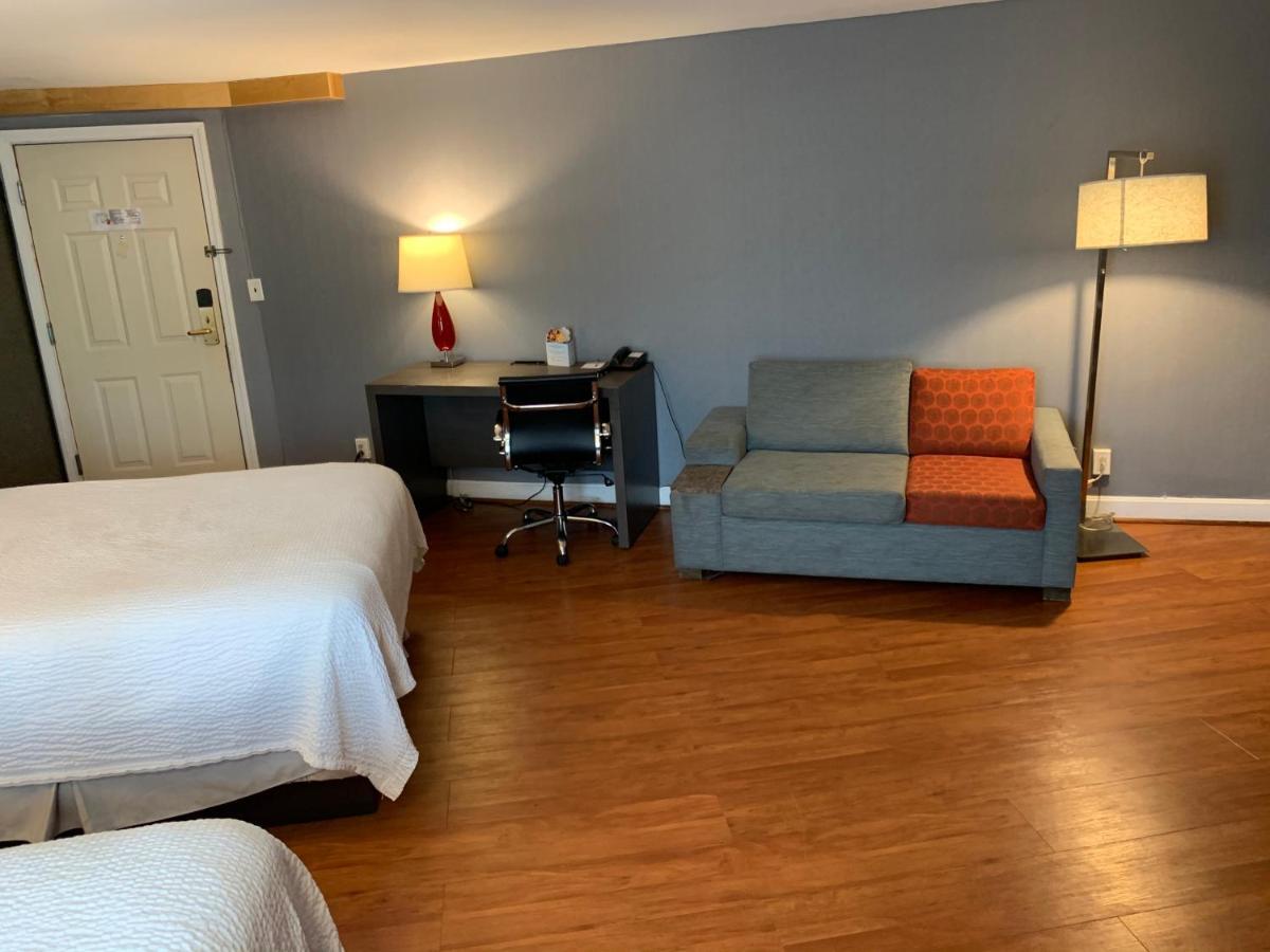 Hotel Super 8 By Wyndham Sturbridge Exterior foto